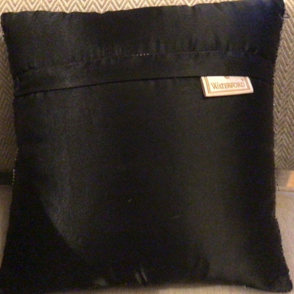 Decorative throw pillow - Picture 4 of 4